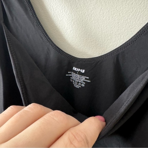 NWT SKIMS Fits Everybody Square Neck Bodysuit L - Picture 7 of 8